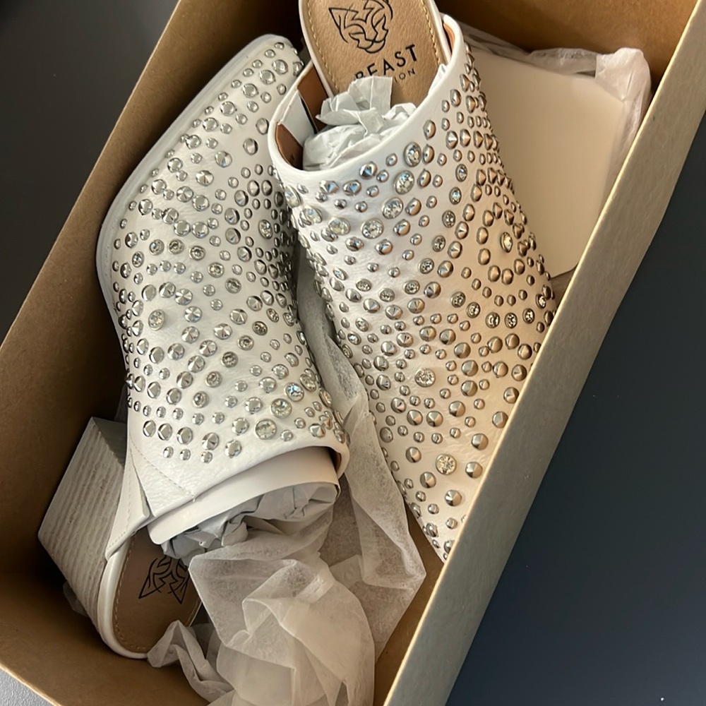 NIB Studded mule sz 5.5
